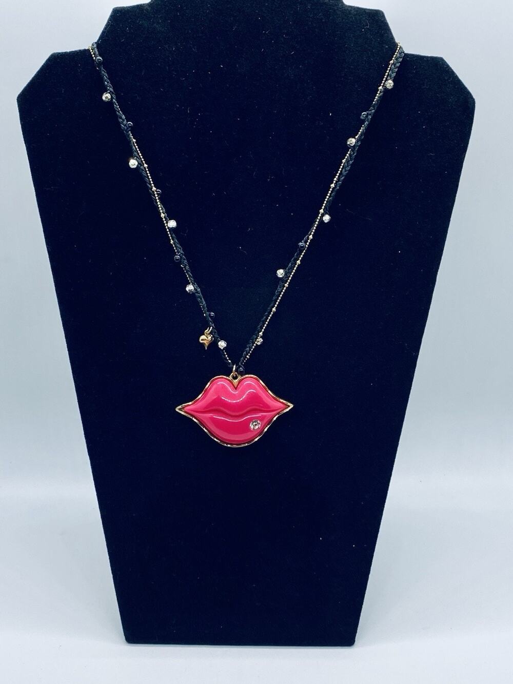 Betsey Johnson Y2K First Date Hot Pink Puffy Lips Pendant Necklace Clear Accents
